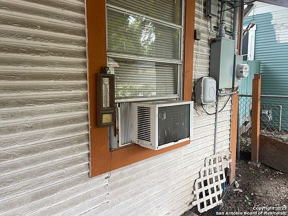 4th image of 222 Weaver St