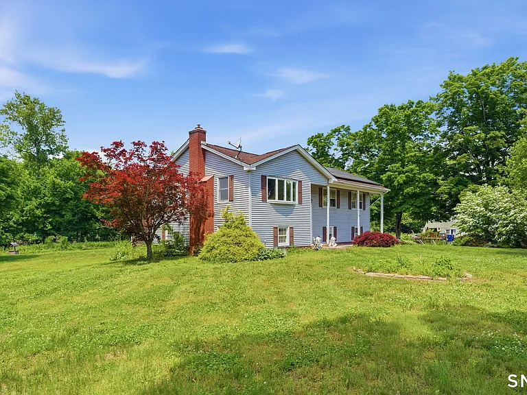 60 Hoffman Rd — Photo 3