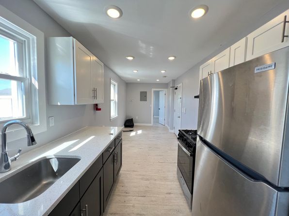 212 Zabriskie St APT 2L