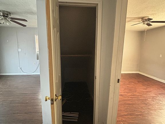 4th image of 801 Roseanne St #14