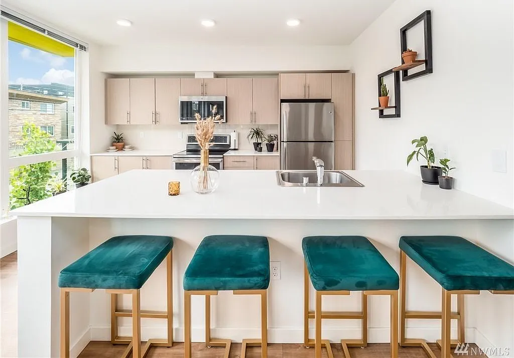 1 bed, 681 sqft, $2,200 — Photo 1