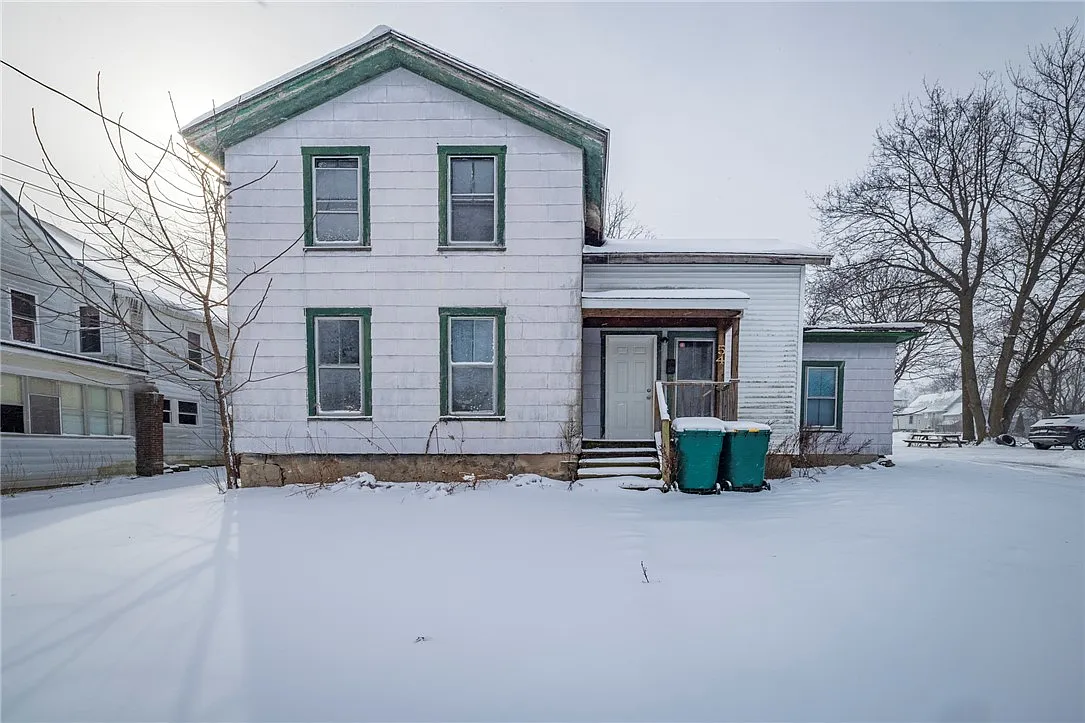 54 Gardeau St photo 1