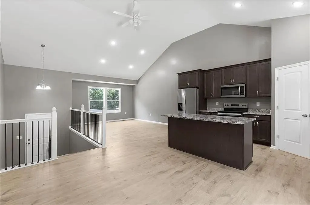 135 Cedar Ct - 1 — Photo 4