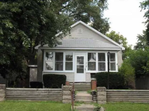 218 Willard Ave, Lincoln, IL 62656