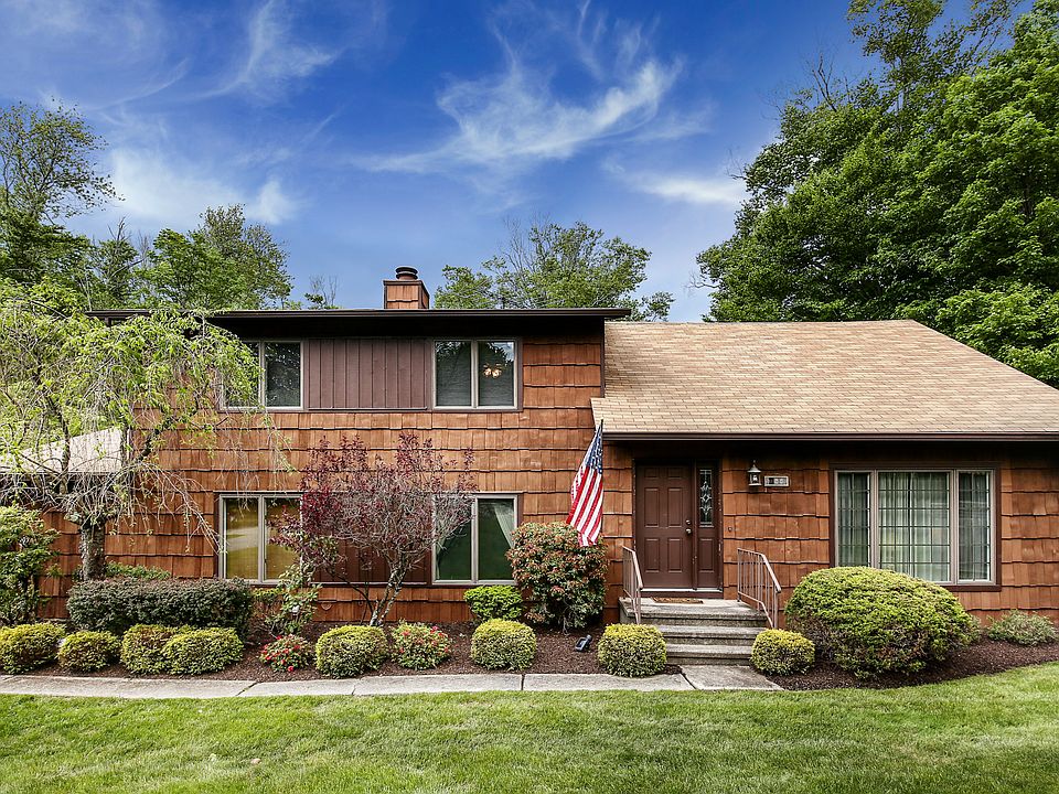 1st image of 488 Windsor Ct