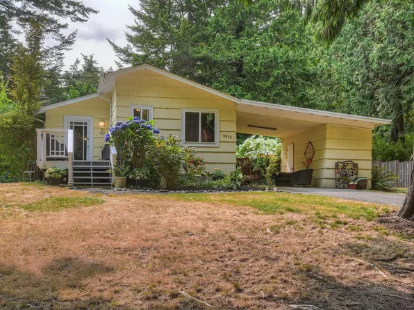 8635 Grand Ave NE, Bainbridge Island, WA 98110