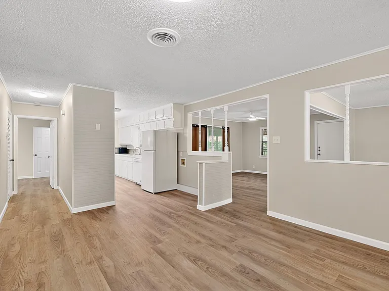 1016 Sproles Dr — Photo 9