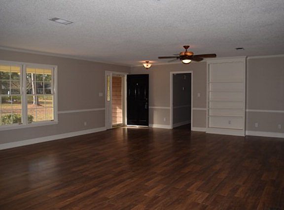 3rd image of 163 Pineridge Dr