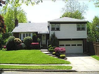 1st image of 552 Lakeville Ln