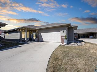 1213 S Wheatland Ave, Sioux Falls, SD 57106
