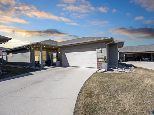 1213 S Wheatland Ave, Sioux Falls, SD 57106