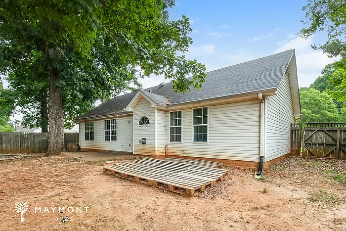 630 Fieldcrest Dr — Photo 3