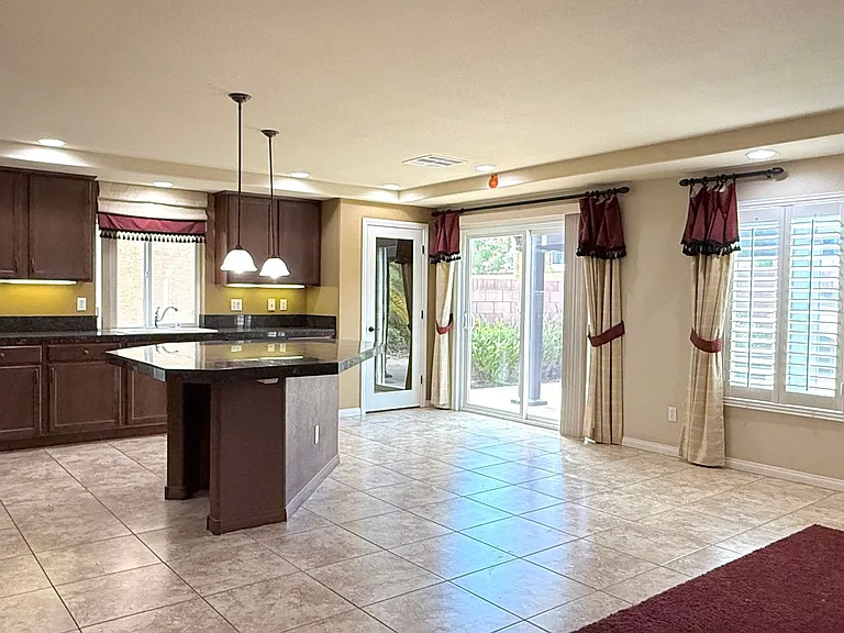 6825 Philharmonic Ave — Photo 15
