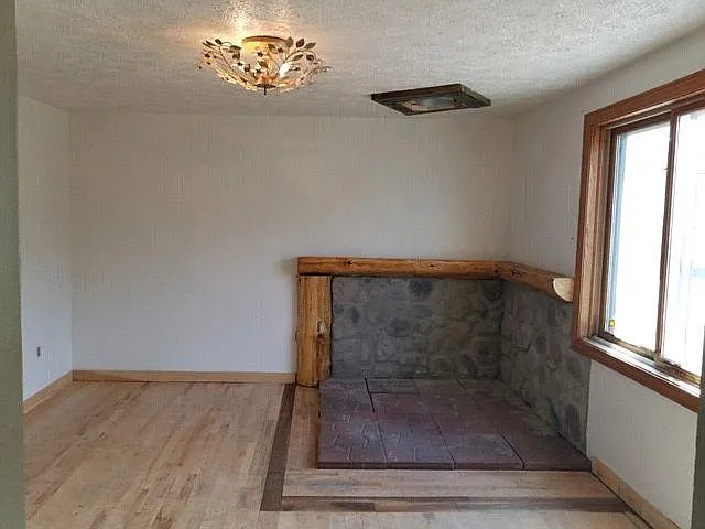 339 Carp St — Photo 8