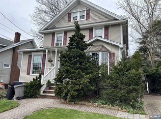 66 W Linden Ave, Dumont, NJ 07628