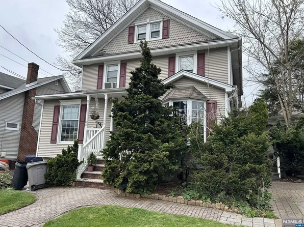 66 W Linden Ave, Dumont, NJ 07628