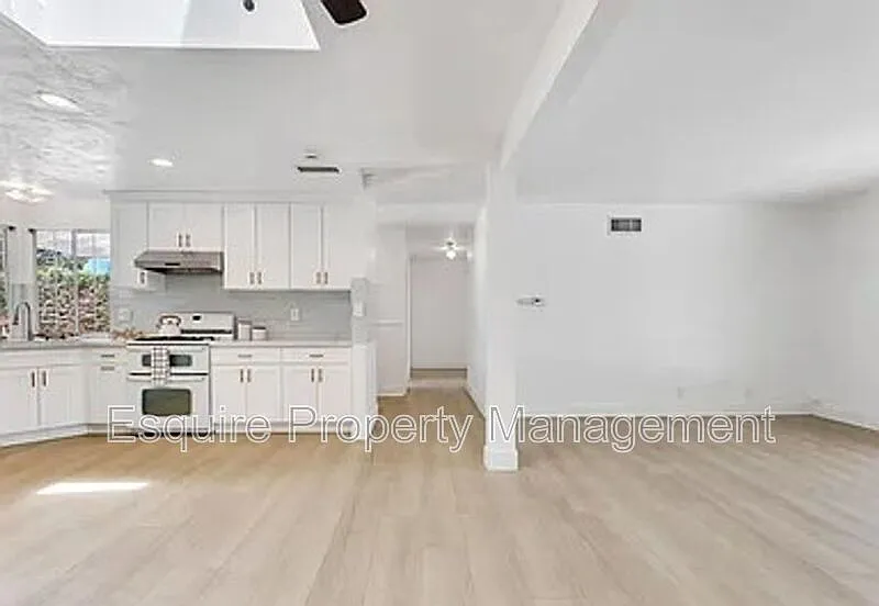3 bed, 2.0 bath, 1244 sqft, $3,950 — Photo 4