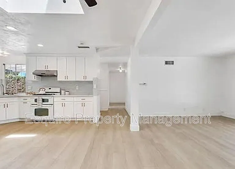 906 Granby St — Photo 4