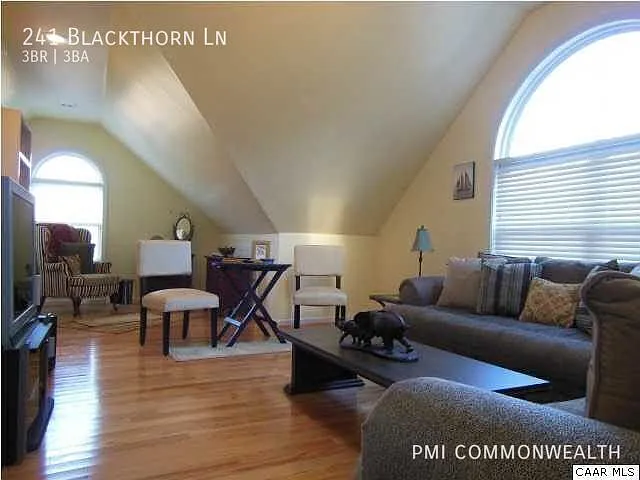 241 Blackthorn Ln — Photo 11