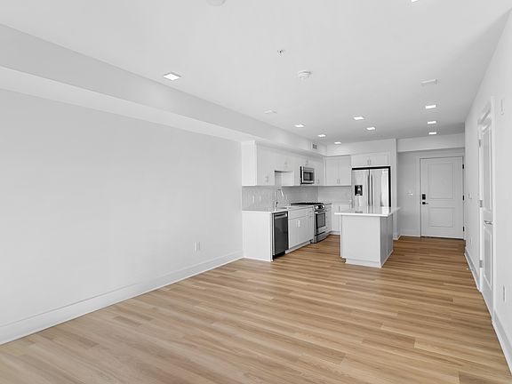 5th image of 701 N Henry St #405