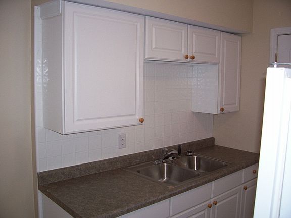 3rd image of 1361 Florence St