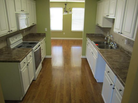 4th image of 3431 Cool Springs Ct