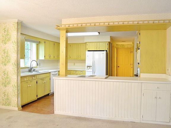 5th image of 1010 W Riverview Dr