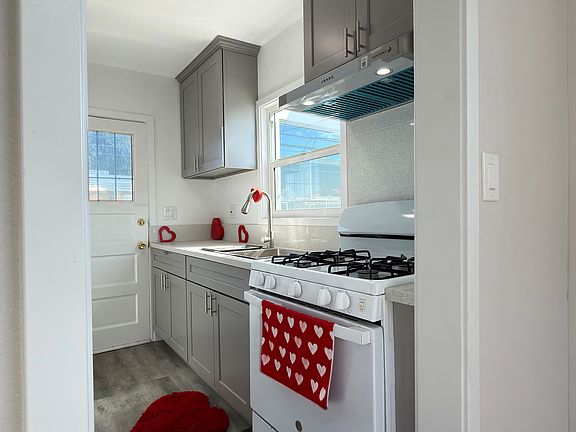 5th image of 1135 Olive Ave #1143