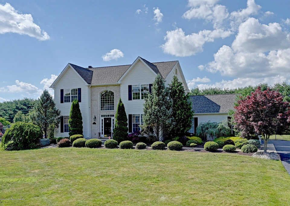1st image of 16 Maria Dr