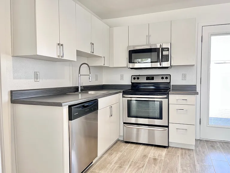 4140 N 10th St #5 — Photo 3