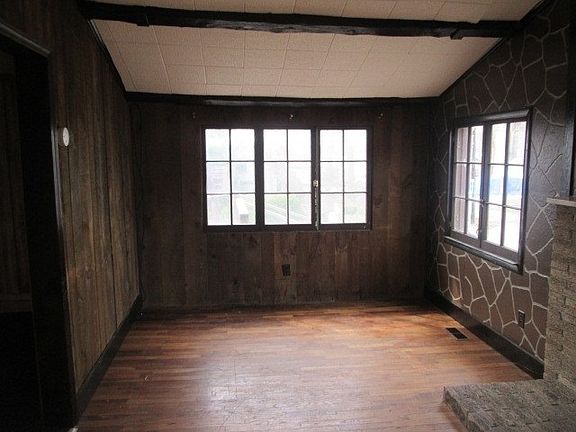4th image of 395 Park Dr