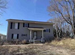 2955 York Ave, Coggon, IA 52218