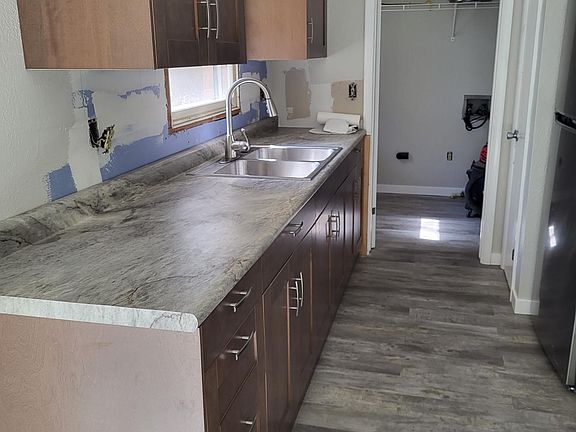 3rd image of 3939 Reinhardt Dr