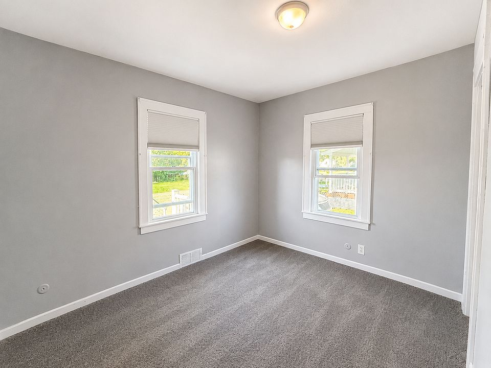 2nd image of 3028 Durant Hts
