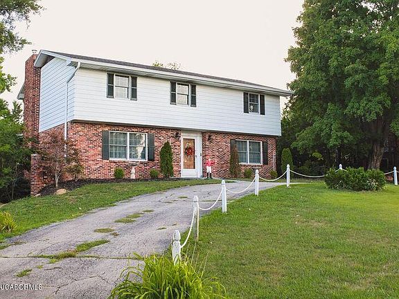 2nd image of 3015 Country Club Dr
