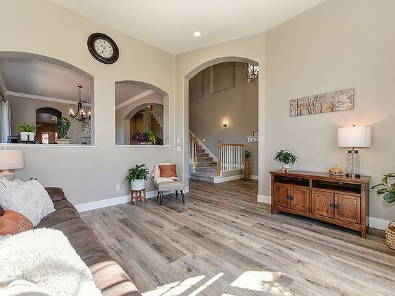3rd image of 117 Alexa Ct