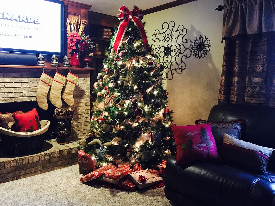 Family Room w/ Mounted HD Tv