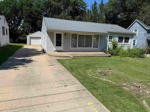1918 Castle St, Waterloo, IA 50701