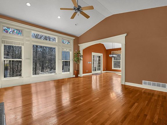 5th image of 4353 Wyandotte Woods Blvd
