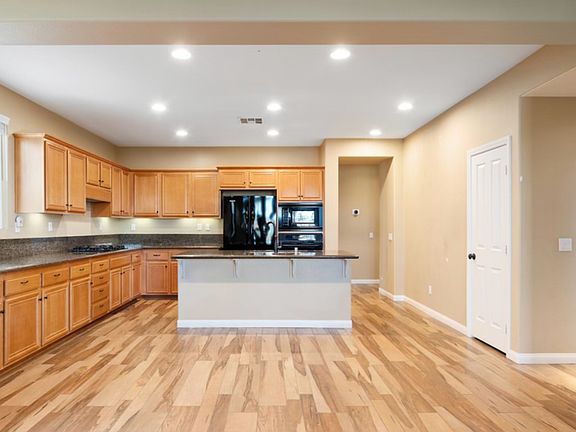 5th image of 1177 Parkview Dr #1