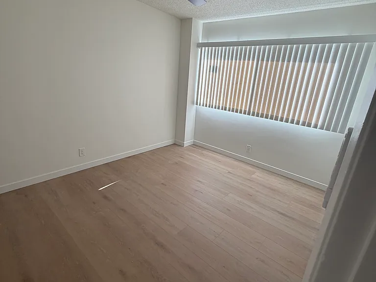 2733 Montrose Ave #7 — Photo 25