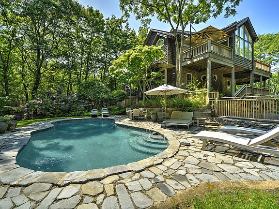 3rd image of 36 Shady Cove Ln