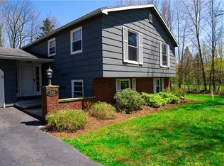 155 Rausler Rd, Farmington, NY 14425