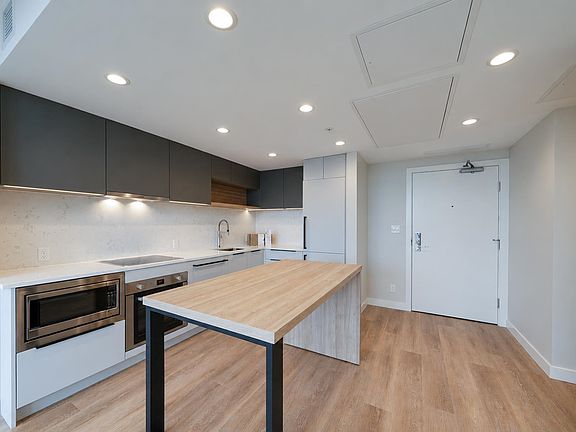 5th image of 567 Emerson St #3502