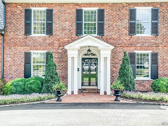 3rd image of 315 Oak Ln