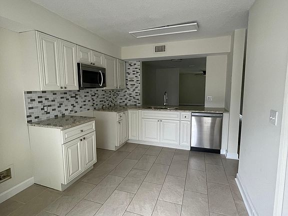 3rd image of 4289 Melissa Ct W