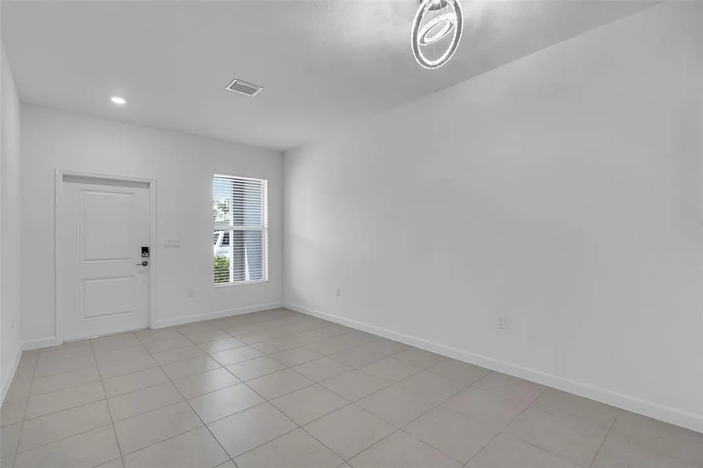 3 bed, 2.5 bath, 1760 sqft, $3,500 — Photo 4
