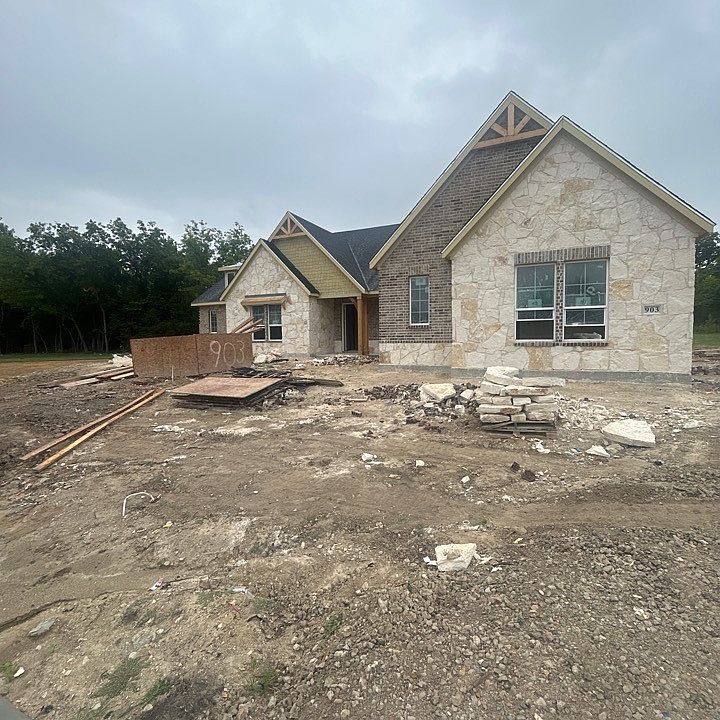 1st image of 903 Carswell Ct