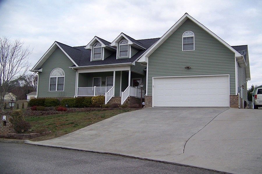 2nd image of 1985 River Vista Cir