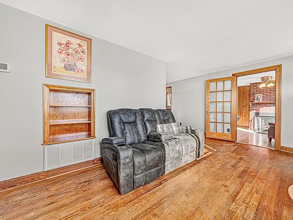 4th image of 690 Scuffling Hill Rd